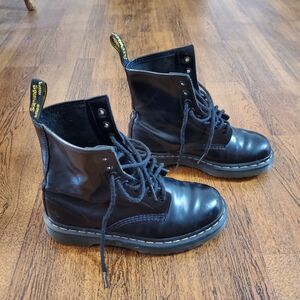 Dr Martens Boots Unisex Sz 5 Men 6 Ladies Black Leather Airwair Cushioned Soles